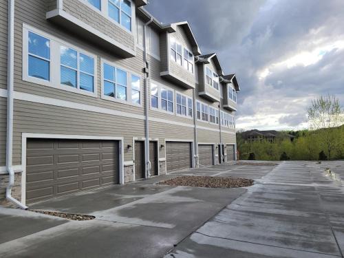 Elkhorn House | The HoneyBee at Coventry Rows