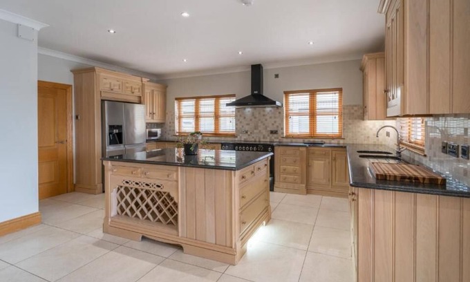 Bathgate House | The Hoose at The Vu