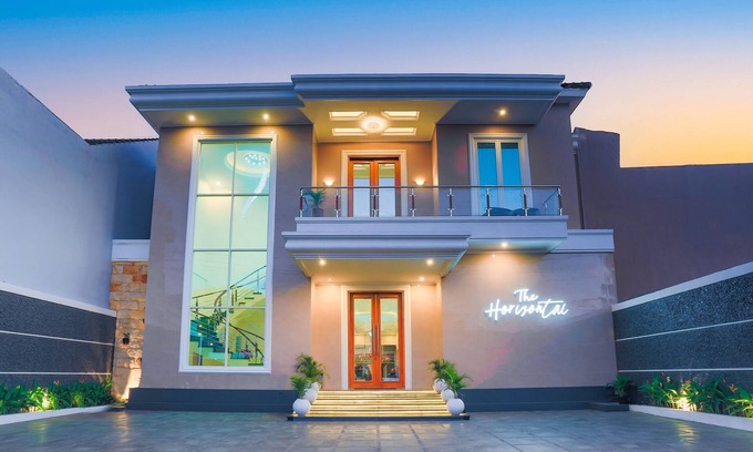 Pacitan Hotel | The Horizontal Hotel Pacitan