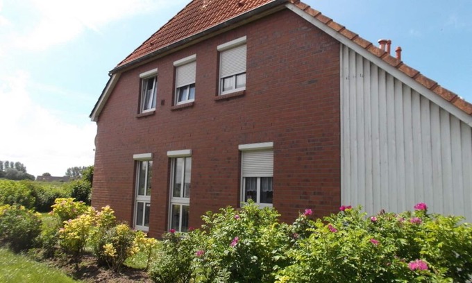Harlesiel House | The house is only 200 m away behind the dike