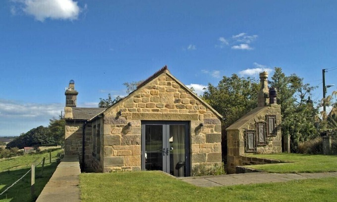 Lesbury Cottage | THE HUFFY HOUSE, pet friendly, character holiday cottage in Alnmouth