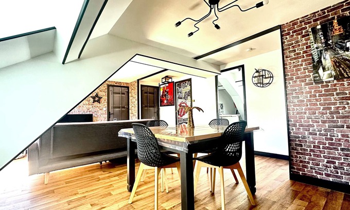 Sully-sur-Loire Apartment | The industrial apartment on the banks of the Loire