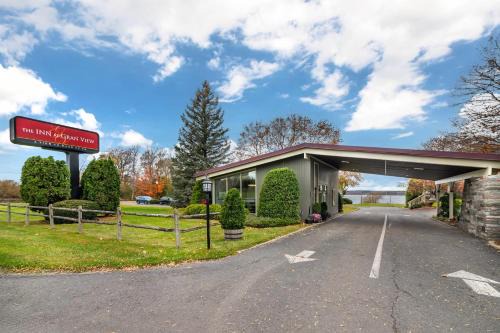 Ogdensburg Hotel | The Inn at Gran View Ogdensburg, an Ascend Collection Hotel