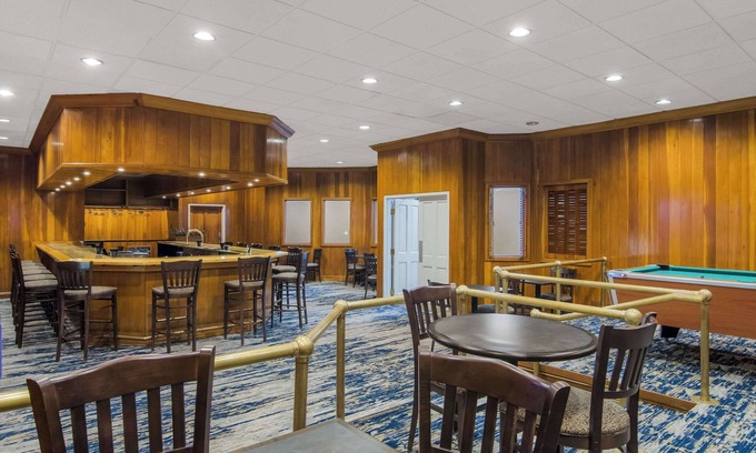Manitowoc Hotel | The Inn on Maritime Bay, an Ascend Collection Hotel