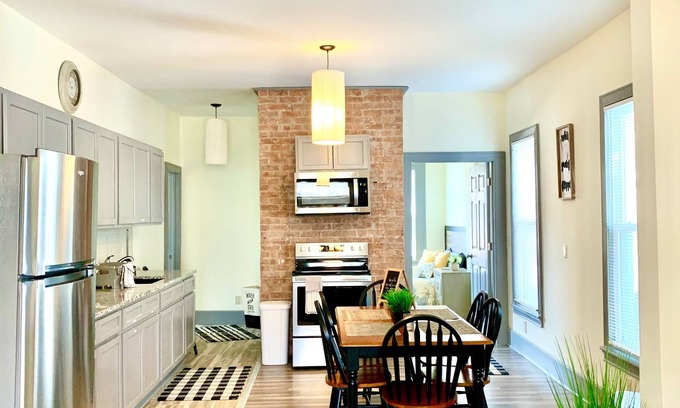 Downtown Niagara Falls House | The Iron Scow - With Private Yard & Parking, Near Falls & Casino by Niagara Hospitality