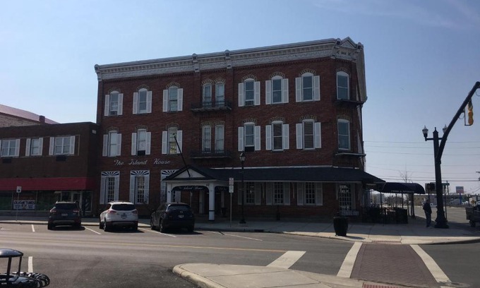 Port Clinton Hotel | The Island House Hotel