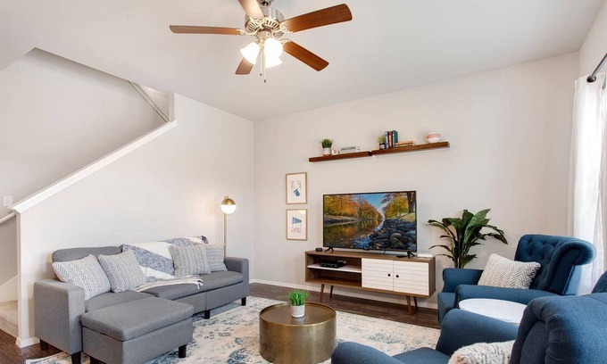 Fayetteville House | The Ivory - 1 mi to Razorback Greenway