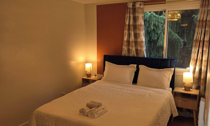 Edgewater House | *The JewelBox* Quiet 3-Bed Townhouse