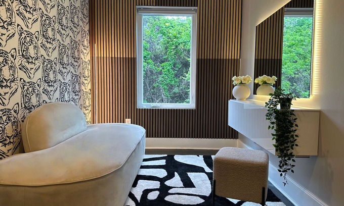 South Side Slopes Apartment | The Josephine Villa by Luxe PGH