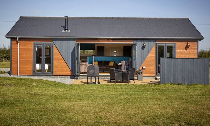 Fitling Cabin | THE KASBAH, pet friendly, character holiday cottage in Burton Pidsea
