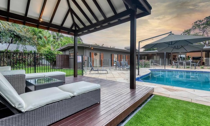 Palm Cove Villa | The Last Resort: A Two Pool Luxury Villa