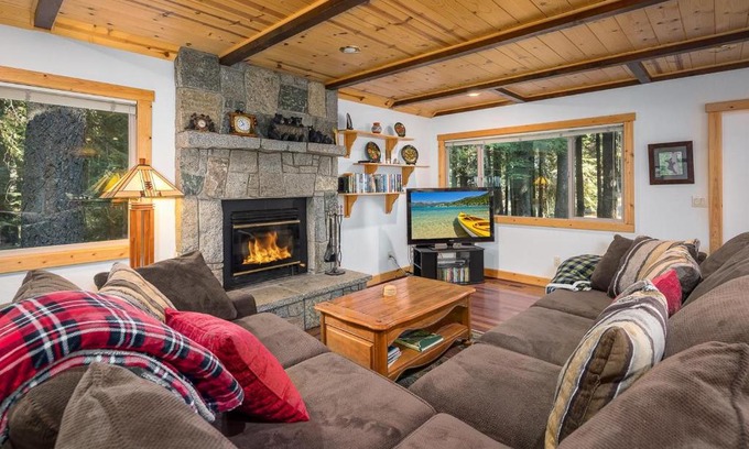 Tahoma House | The Lazy Bear Lodge