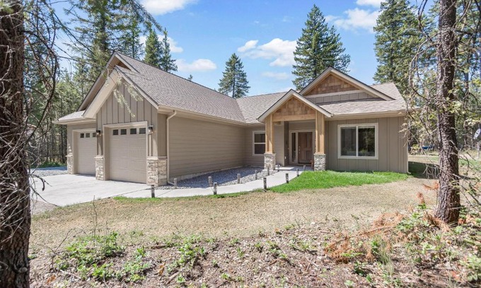 Priest River House | The Lazy Bear