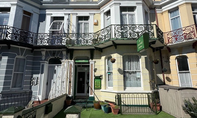Great Yarmouth Hotel | The little emily - Room only