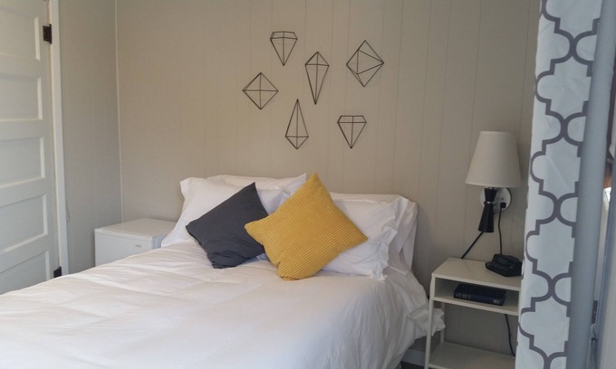 Mount Horeb House | THE LITTLE VILLAGE , Full Bed 106
