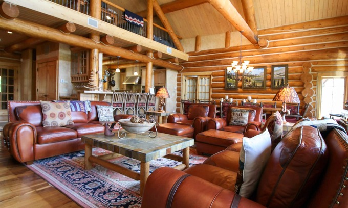 Three Peaks House | The Lodge at Eagles Nest, Luxury Home with views, Hot tub, Deck, 3 Master Suites