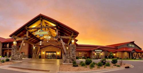 Mauston Hotel | The Lodge at Mauston