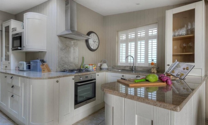 Lyme Regis Cottage | The Lodge