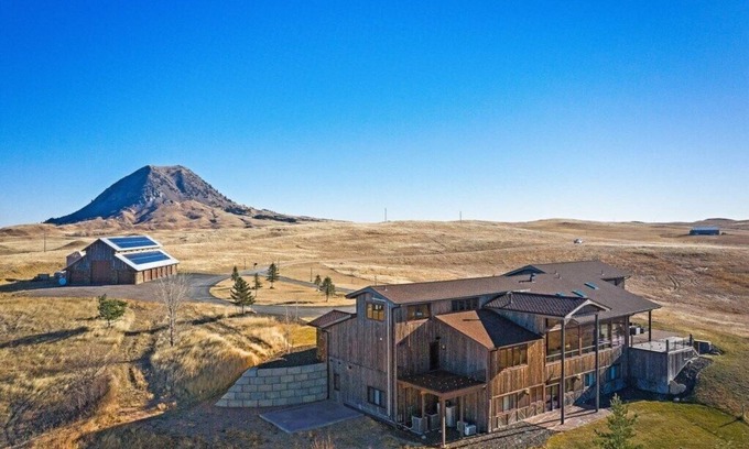 Sturgis Apartment | The Loft at Raz Hideaway Mountain Ranch - Sleeps 3