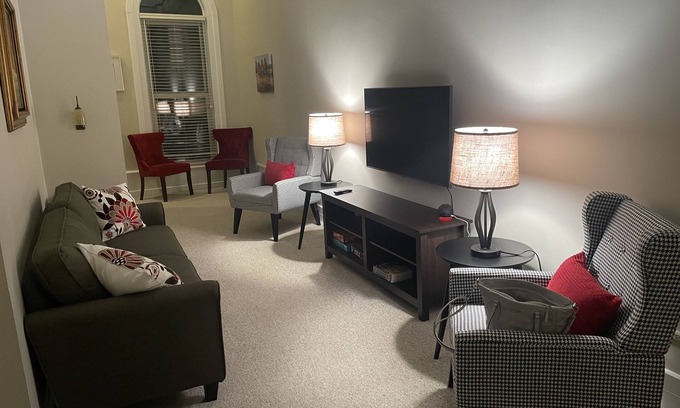 Hillsdale Apartment | The Lofty Owl - Updated historical apartment in quaint downtown Hillsdale