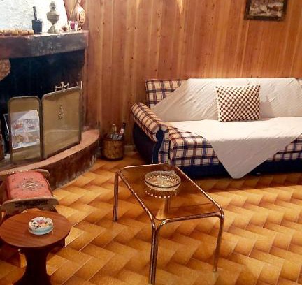 Melissourgoi House | The log house in the village
