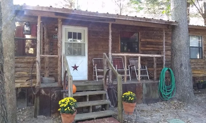Canton Cabin | THE LONE STAR CABIN ONLY MINUTES FROM FIRST MONDAY TRADE DAYS