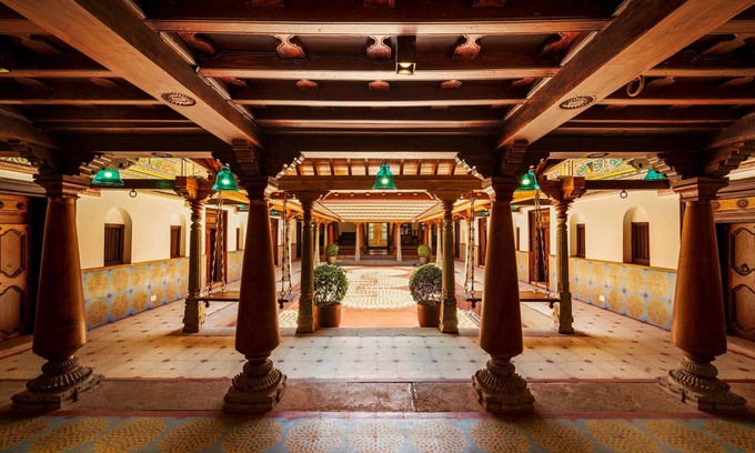 Kanadukattan Hotel | THE Lotus Palace Chettinad