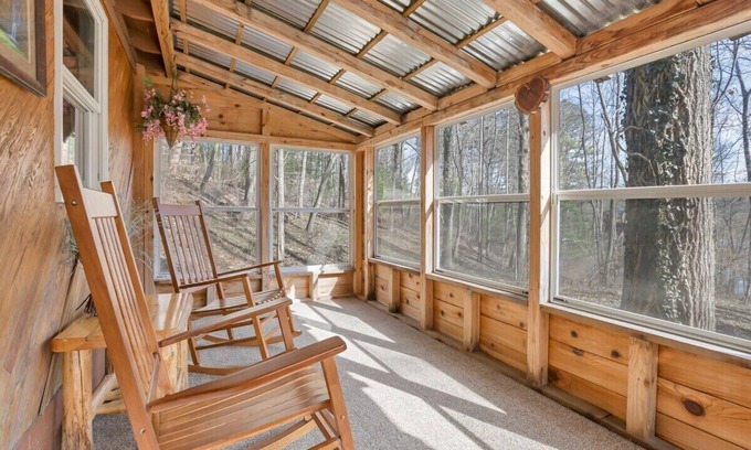 Rockbridge Cabin | The Love Shack (Hocking Hills Area)