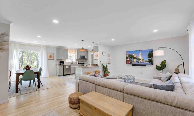 West Ashley House | The Low Tide - Hot Tub, Marsh View, Fire Pit