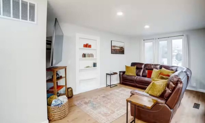 Kellogg House | The luxurious Jackass Manor