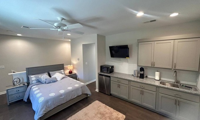 Oxford Apartment | The Magnolia Suite: Spacious Suite Near Ole Miss Stunning Woodland Viewsnn