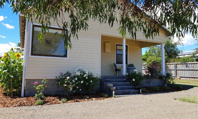 Grove House | The Manager's Cottage