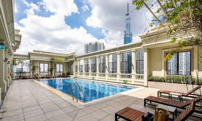 Hang Xanh Apartment | The Manor 2 Apartment - Rooftop Pool