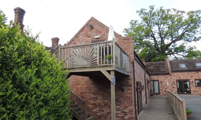 Fernhill Heath Bed & Breakfast | The Manor Coach House