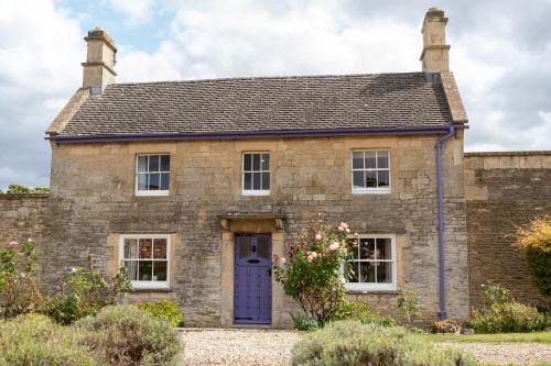 Biddestone Apartment | The Maze Garden Cottage by Mint Stays