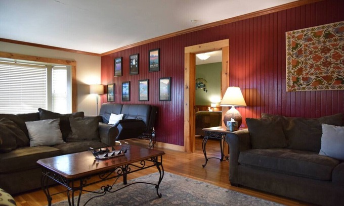 McCloud House | The McCloud Vacation Home on Mt. Shasta Sleeps 10+