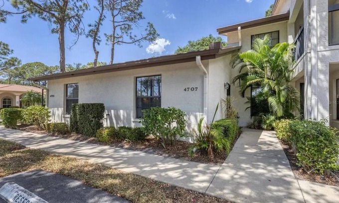 The Meadows Condo | The Meadows- Winslow Beacon, FURNISHED. n “The 19th Hole”