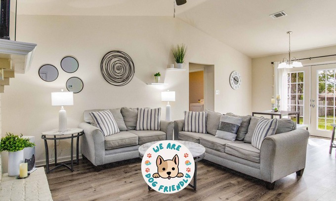 Northwest Pensacola House | The Memphis - 🐶Dog Friendly, Near Fairgrounds