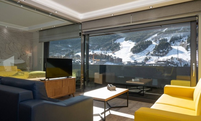Ransol Apartment | THE MIRROR & SPA by Elegant Residences
