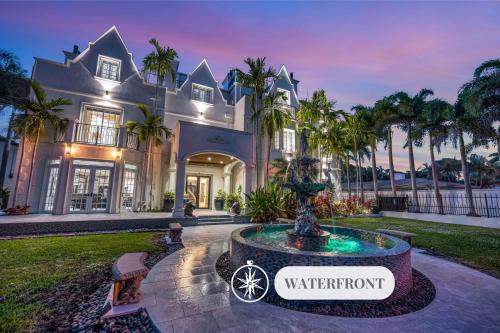 East Fort Lauderdale House | The Modern Castle Canal View Access Rooftop Living Greenhouse VlLLAS