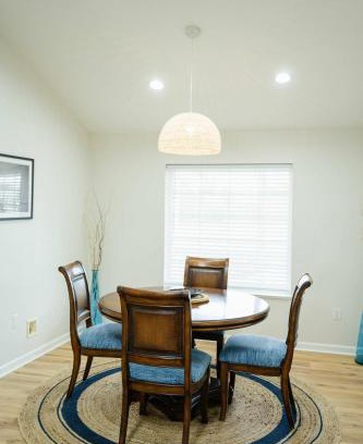 Shoreline Park House | The Moonlight Hideaway