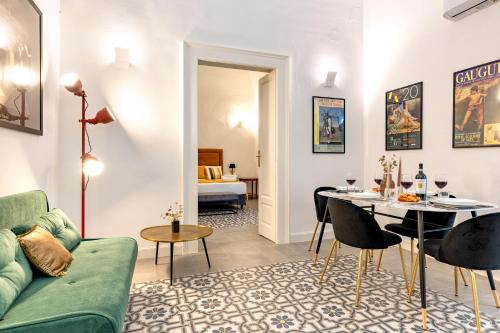 Bari City Centre Apartment | The Most HISTORIC Apartment in the CENTRE of BARI near Parking