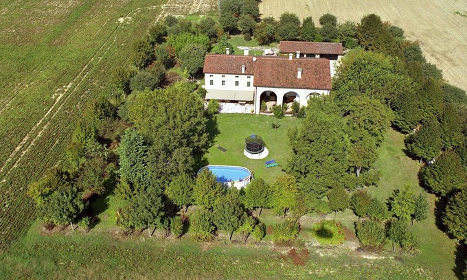 Castegnero Apartment | The Mulberries three bedroom and two bathroom apartment