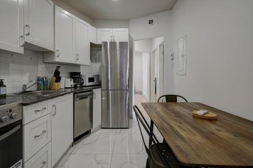 Cote-Des-Neiges—Notre-Dame-De-Grace Apartment | The NDG Nest A Relaxing 3BR Getaway in DT MTL