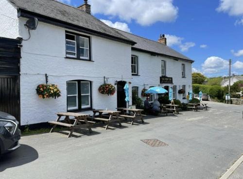Veryan House | The New Inn