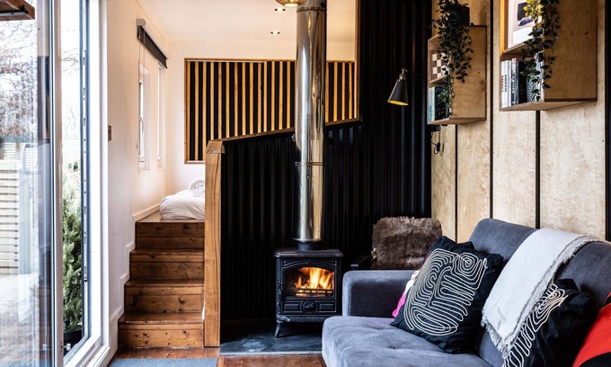 Exeter Cabin | The Nook: Tranquil Getaway with Hot Tub & Sauna