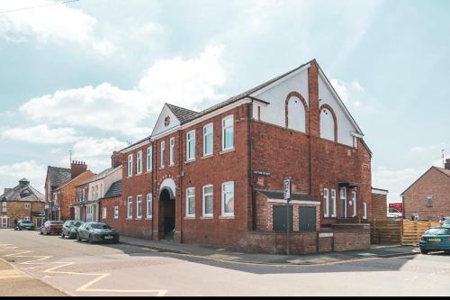Higham Ferrers Apartment | The Old Band Accommodation 1 kingsize bed and 1 Sofa Bed available