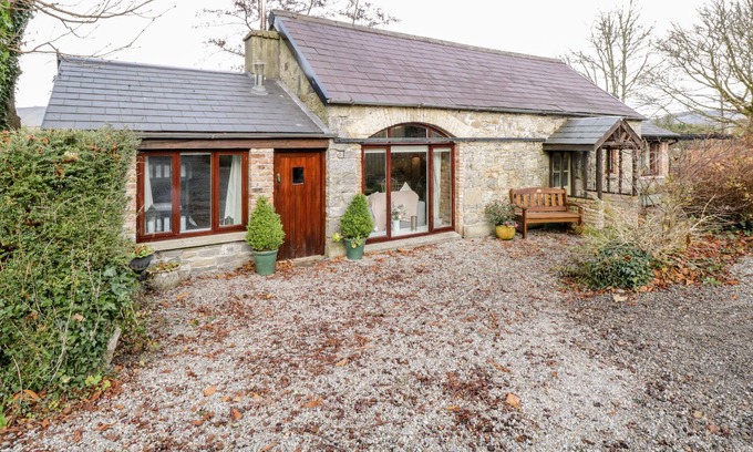 Sligo Cottage | THE OLD BYRE, family friendly in Sligo Town, County Sligo