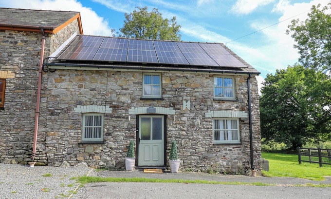 Llanybydder Cottage | THE OLD WORKSHOP, pet friendly, country holiday cottage in Lampeter