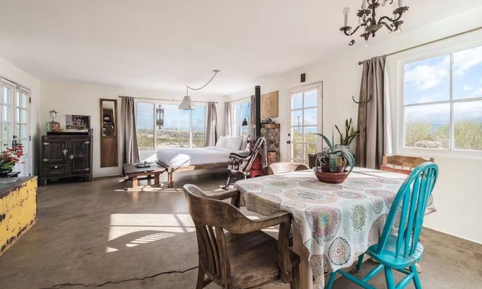 Joshua Tree Cabin | The Original Joshua Tree Homesteader Cabin + Hot Tub